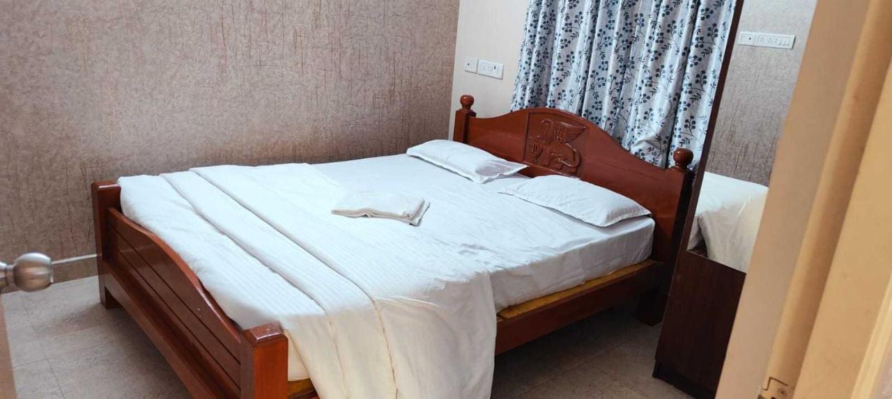 Spot On Sri Krish Hotel ヴェールール エクステリア 写真